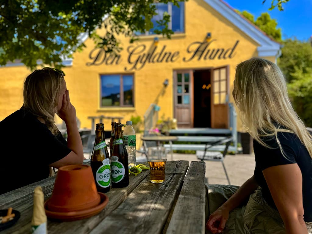 Den Gyldne Hund i Lohals, billede 1