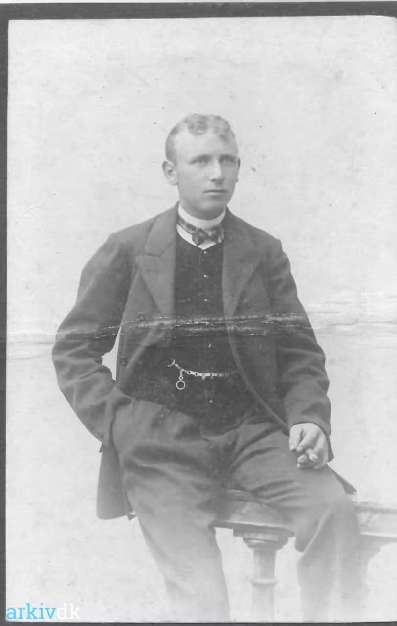 Portræt af skibsfører Arnold Flindt Kold fra Lohals, ca. 1920-1925